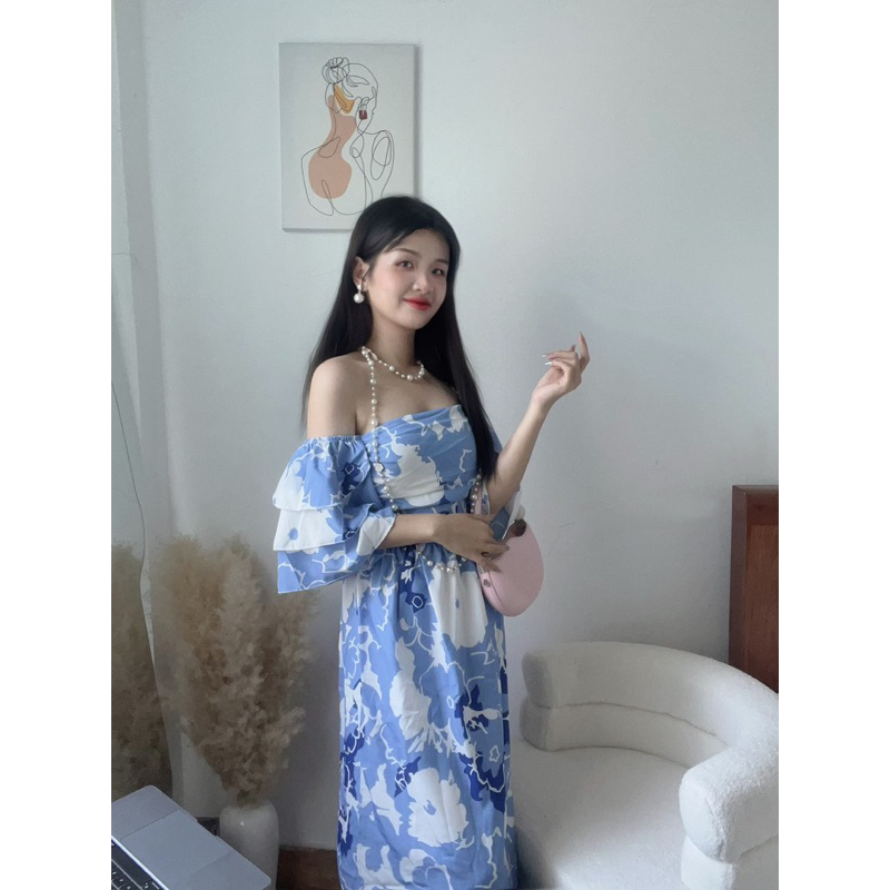 Váy trễ vai màu xanh dương nhạt tay bồng thêu hoa dáng dài !