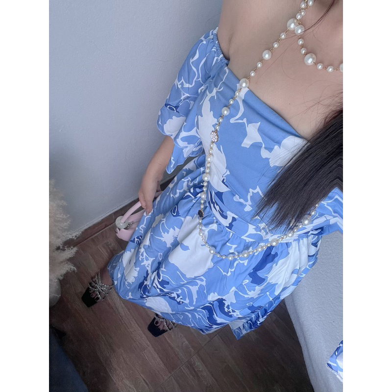 Váy trễ vai màu xanh dương nhạt tay bồng thêu hoa dáng dài !