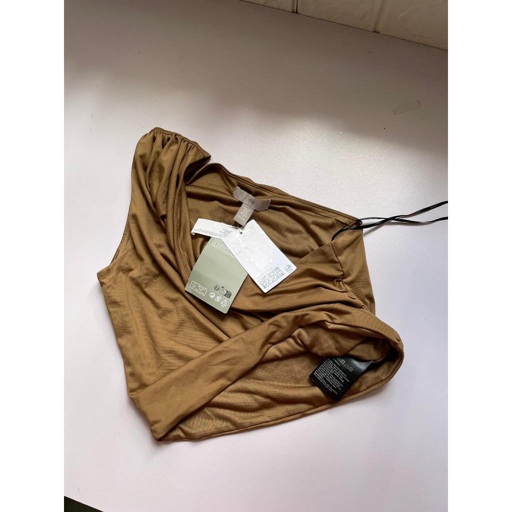 Áo thun croptop lêch vai H&M