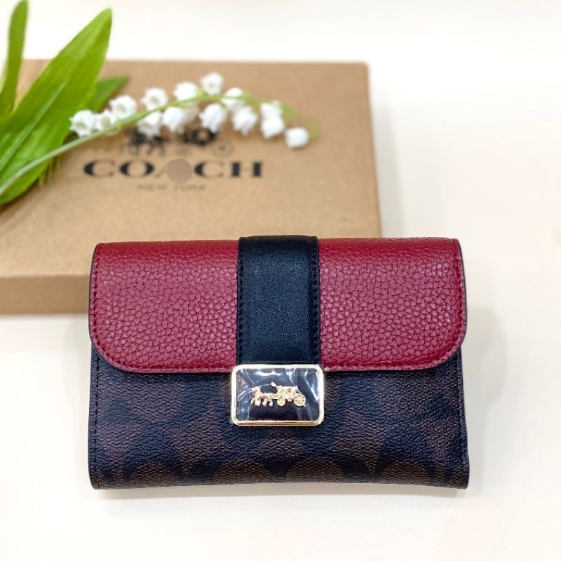 Ví Coach gập khóa cài