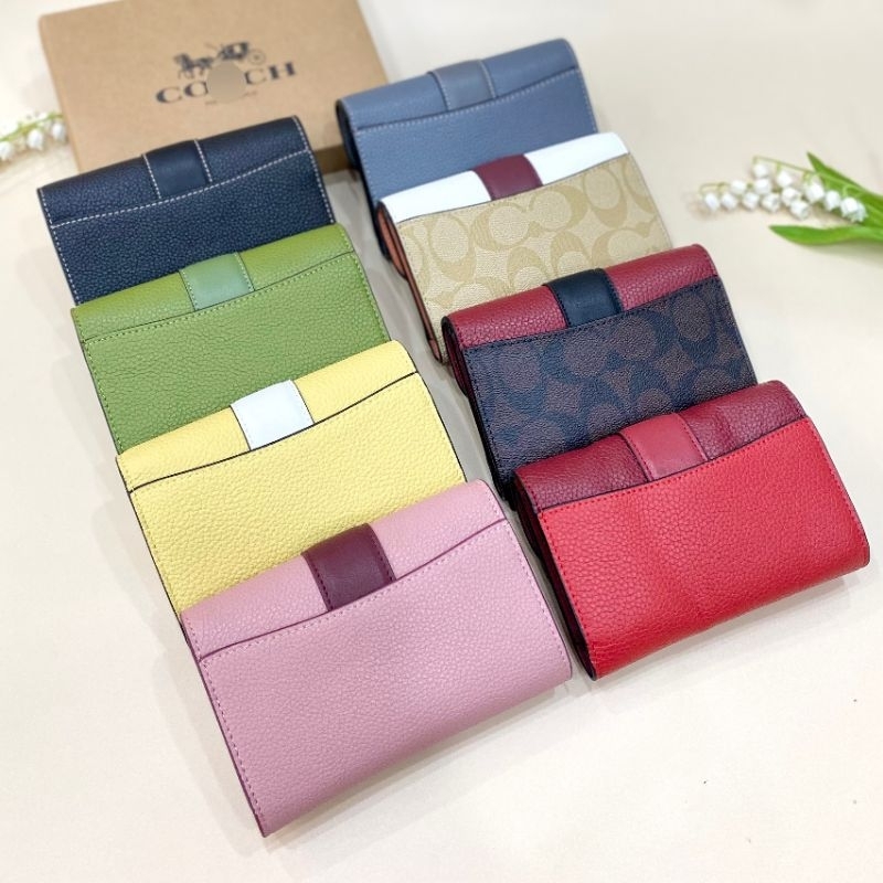 Ví Coach gập khóa cài