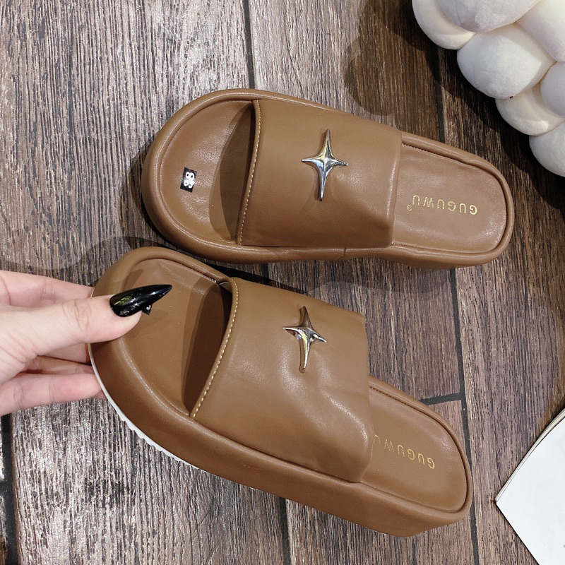 Dép bản quai ngang khoá sao