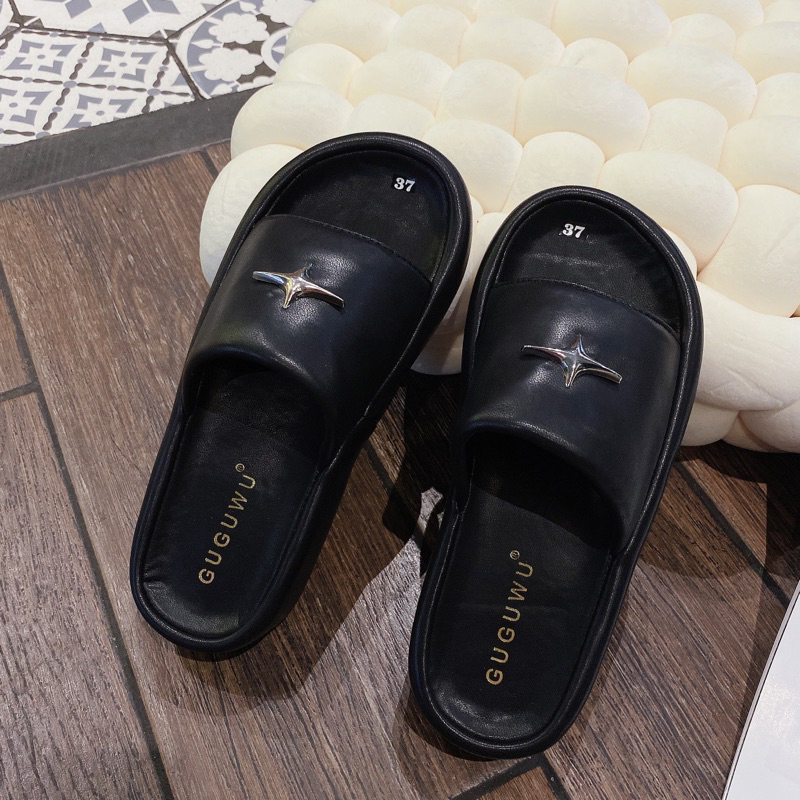 Dép bản quai ngang khoá sao