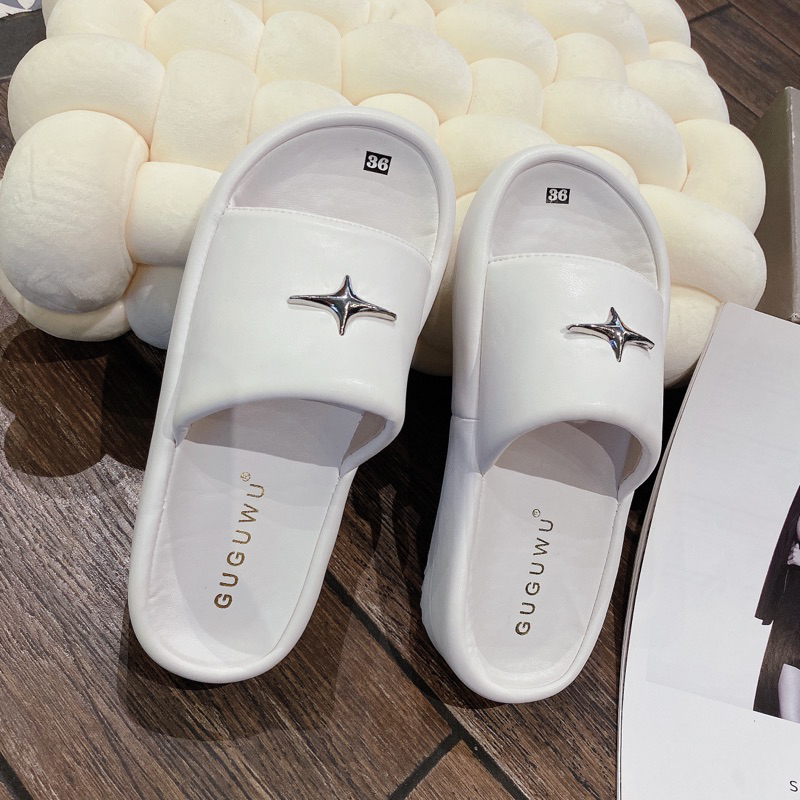 Dép bản quai ngang khoá sao