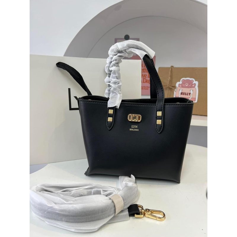 Túi quai xách L Y N