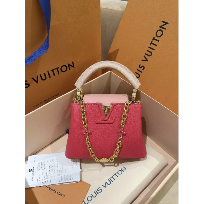 Túi xách nữ cao cấp LV CAPU mini hàng super da bò thật kèm quai xích gắn hoa đặc trưng đẹp dã man