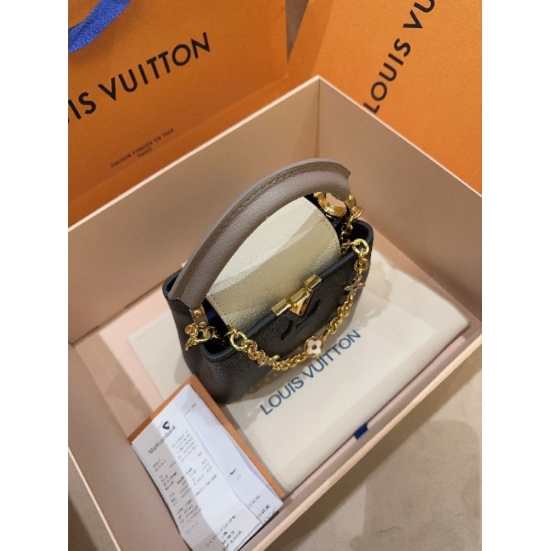 Túi xách nữ cao cấp LV CAPU mini hàng super da bò thật kèm quai xích gắn hoa đặc trưng đẹp dã man