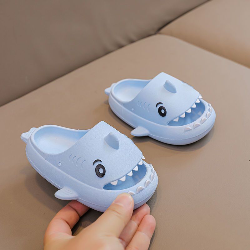 Dép trẻ em chống trơn trượt hình cá mập dễ thương cho bé trai bé gái DE476