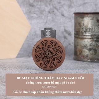 Tay cầm rạch bánh gỗ óc chó nguyên khối,không thấm nước,bền đẹp.Tặng kèm dao tem cao cấp.