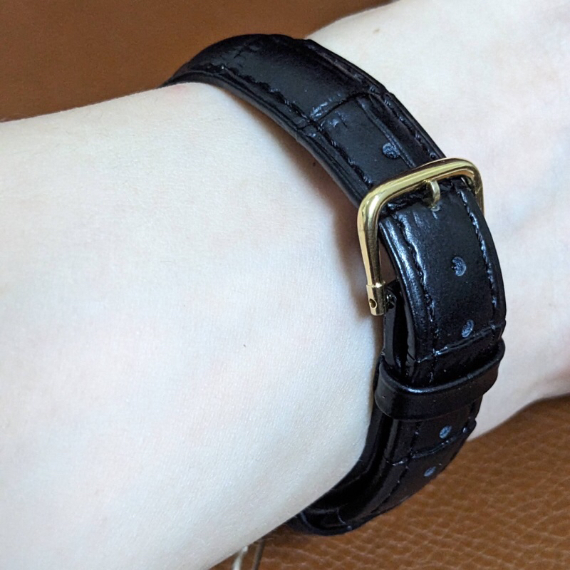 Đồng hồ nữ thương hiệu Givenchy Paris Swiss Made.