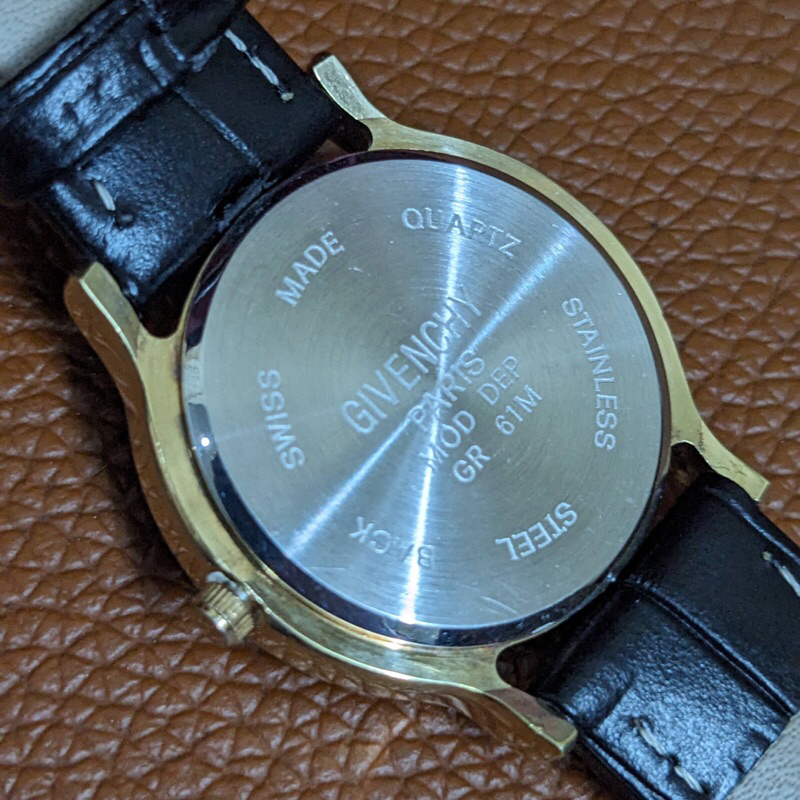 Đồng hồ nữ thương hiệu Givenchy Paris Swiss Made.