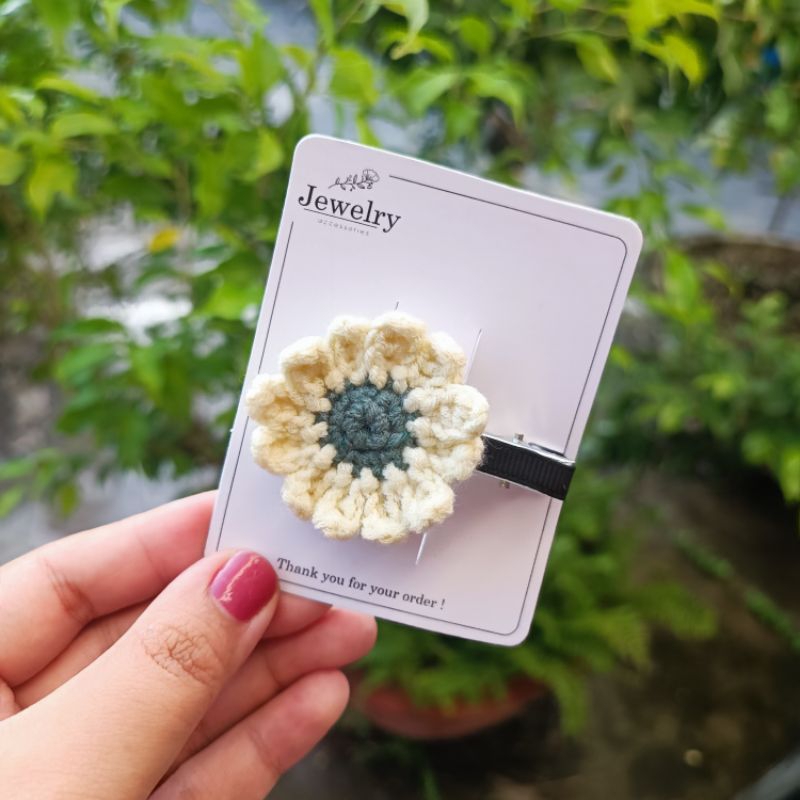Kẹp len hoa cúc vàng / jendyciii /