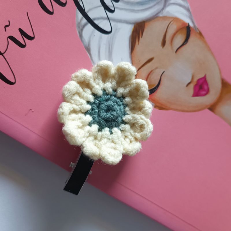 Kẹp len hoa cúc vàng / jendyciii /