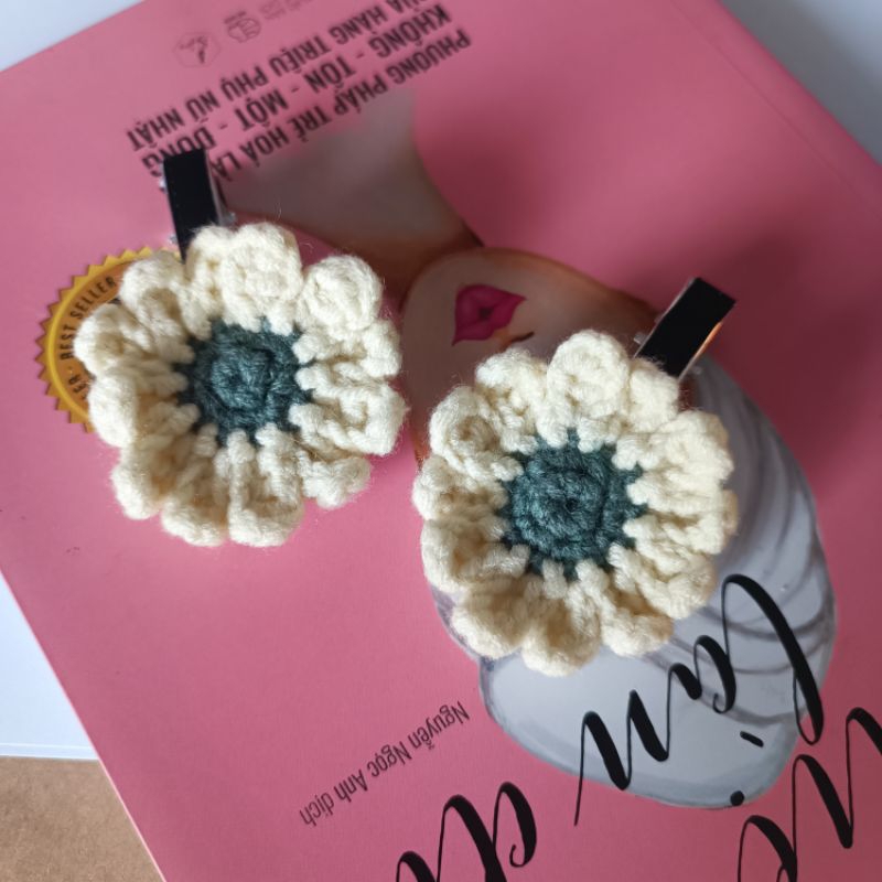 Kẹp len hoa cúc vàng / jendyciii /