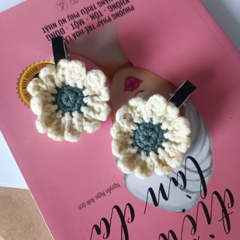 Kẹp len hoa cúc vàng / jendyciii /