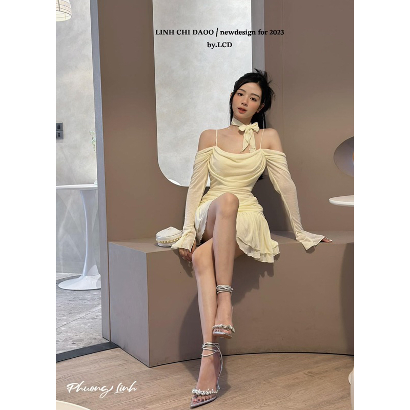 Đầm trễ vai rúm thân chân xoè