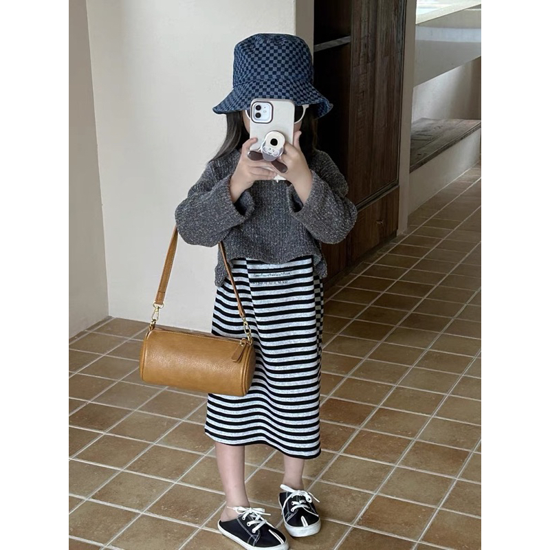 Váy bé gái, set váy thu đông cho bé: váy zip kẻ 2 dây và áo len dày croptop size 10-30kg