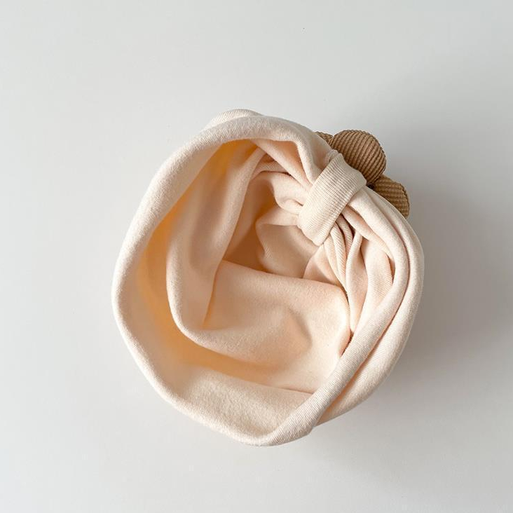 Set mũ turban cho bé sơ sinh/nón turban đính nơ màu trà sữa kèm tất hoa phong cách Hàn Quốc cho bé 0-12 tháng