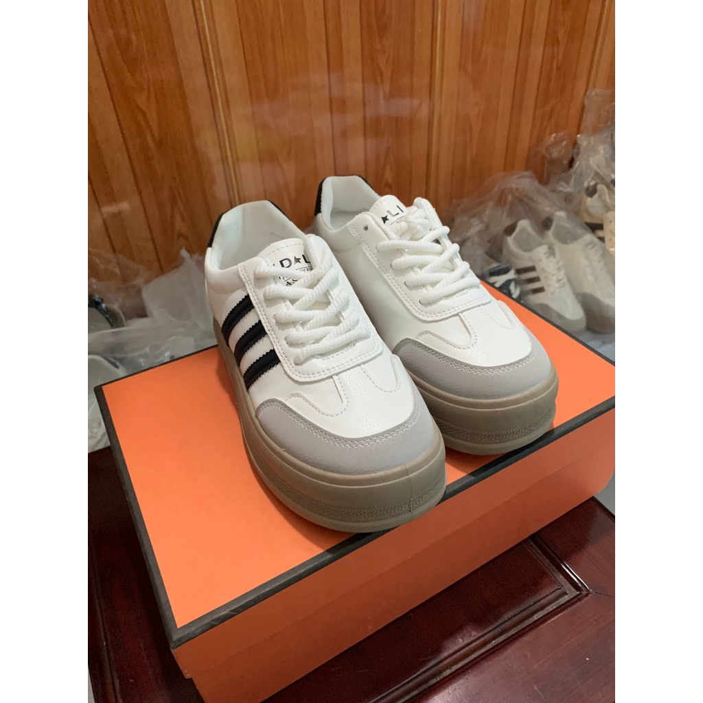 Giày thể thao trắng sneaker 3 sọc kẻ độn đế màu nâu bánh mì 4 cm mã 998.