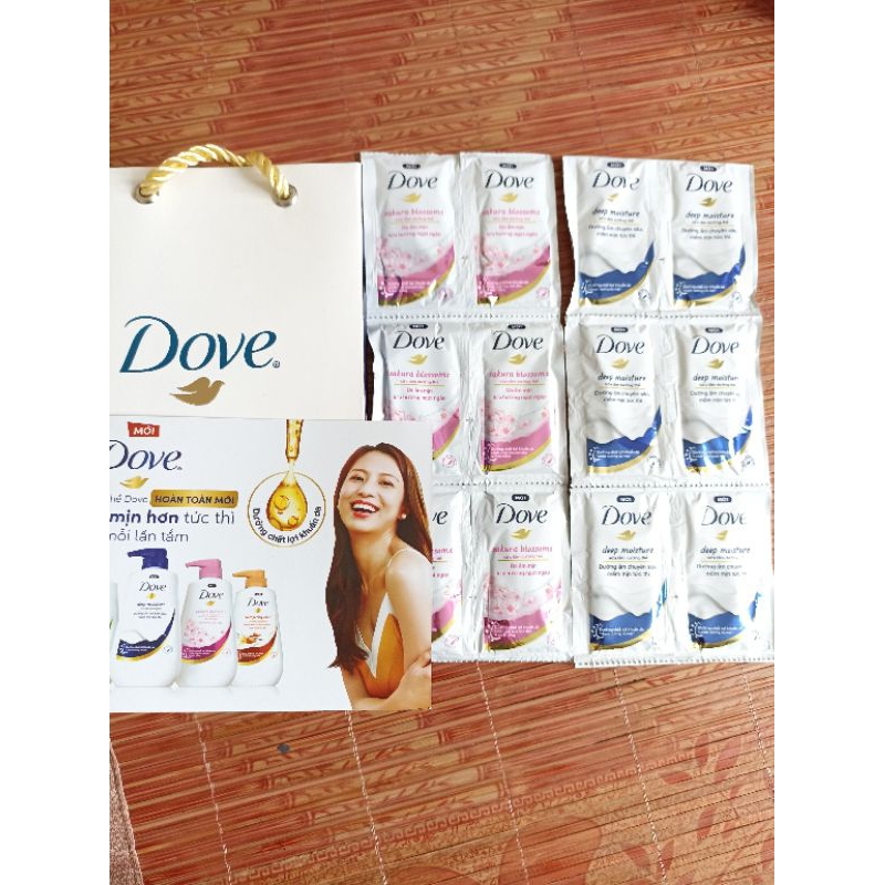 Set 12 gói sữa tắm dưỡng thể Dove dưỡng ẩm chuyên sâu / da mịn hương hoa 6g