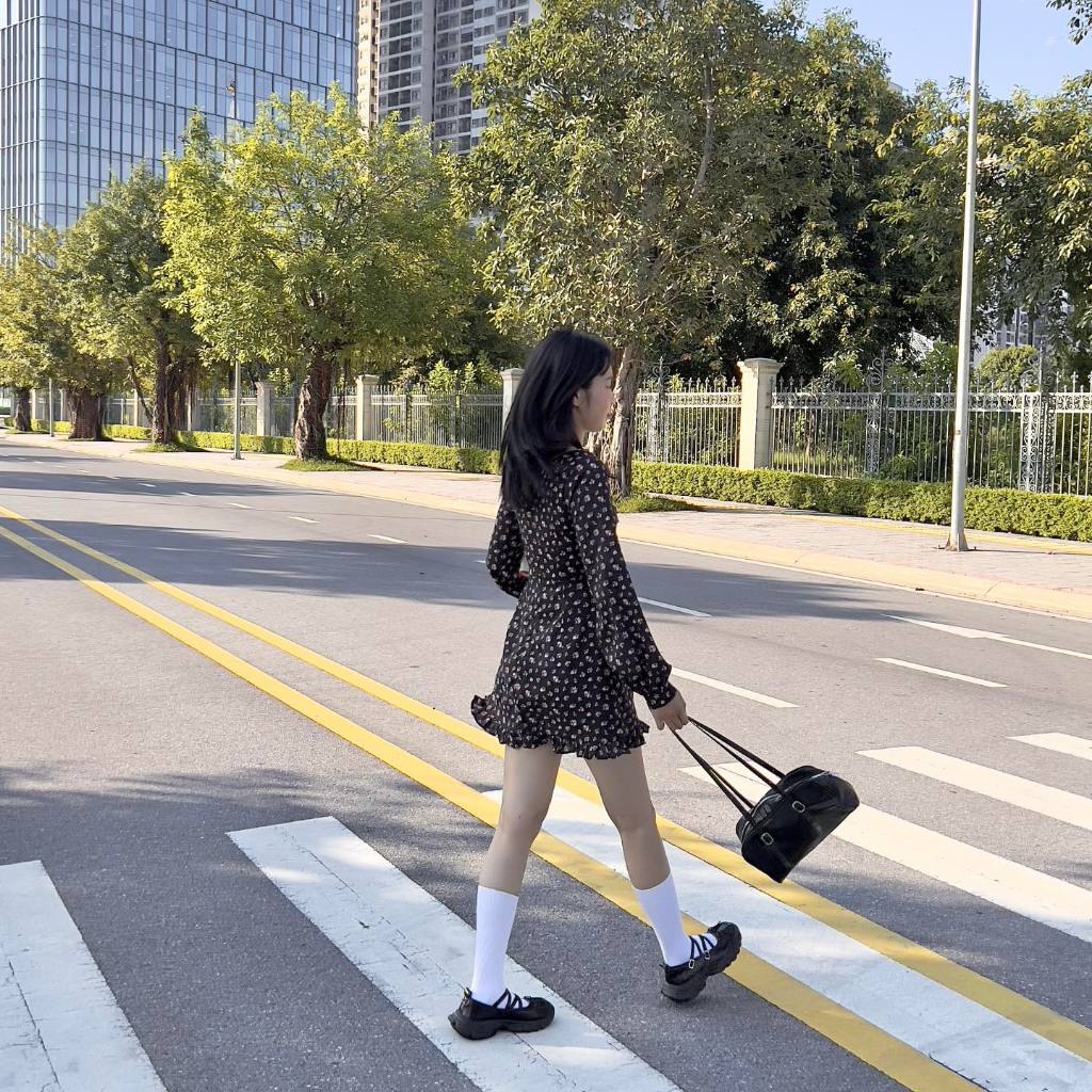 Váy hoa nhí dài tay phối đuôi bèo Naked By V -  Lichi Dress