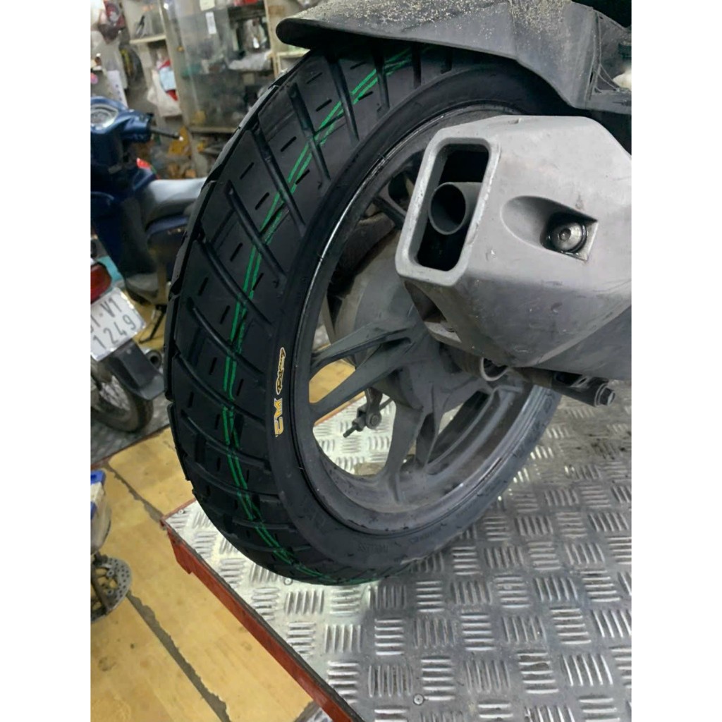 Vỏ lốp không ruột tay ga Ab,Vario,Vison size zin theo xe.
