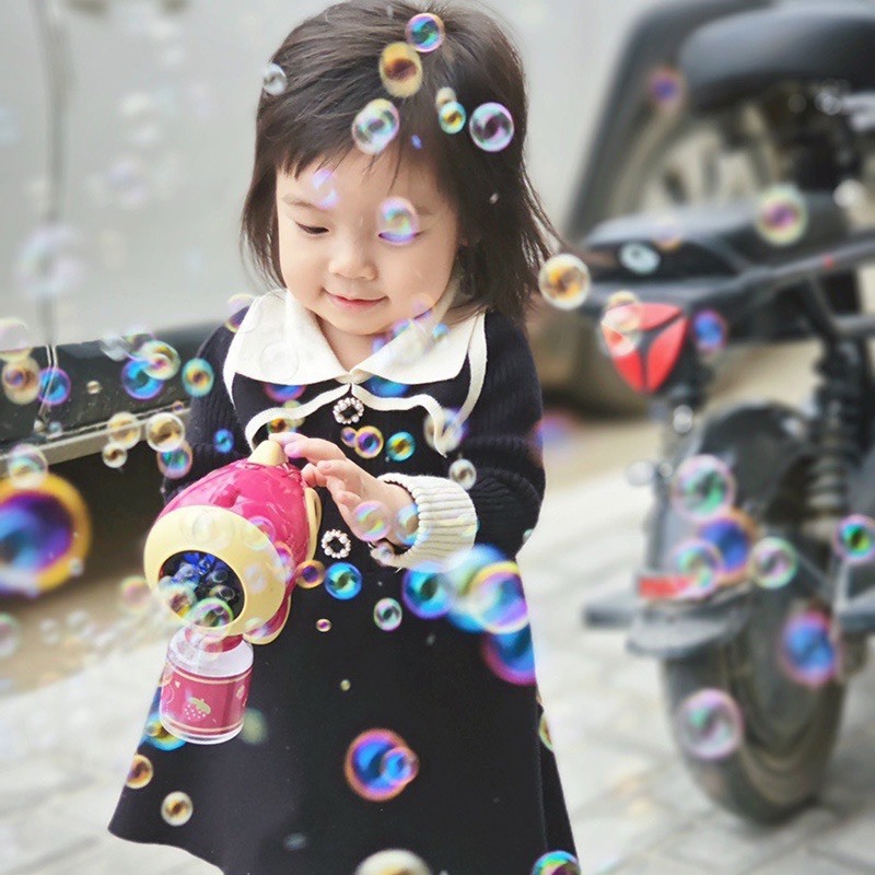 Đồ Chơi bắn bong bóng hình gấu dâu, hình ngựa pony, phi hành gia có đèn nhạc, bắn bong bóng cá heo