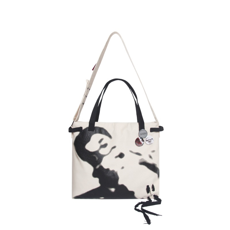 Túi đeo chéo Shadow Bag.