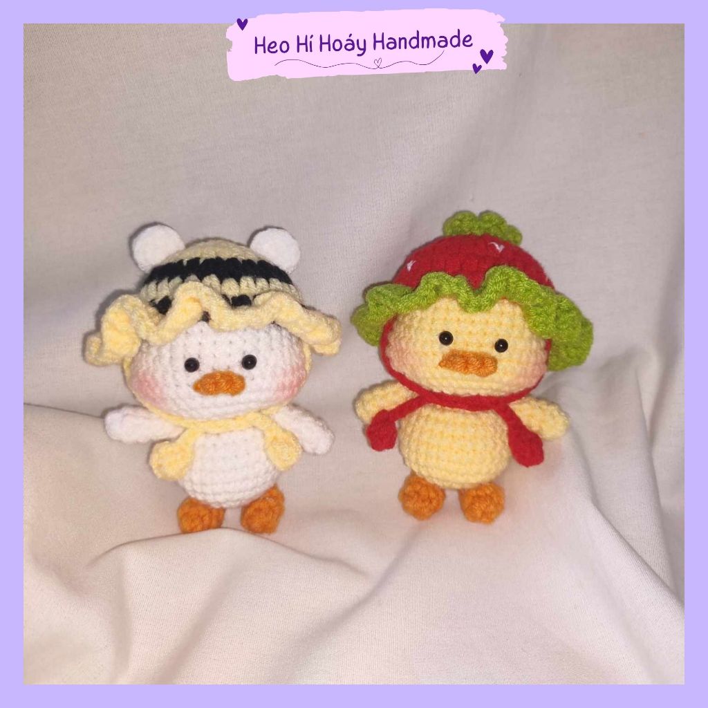 Móc khóa len vịt đội mũ ong / mũ dâu by Heo Hí Hoáy