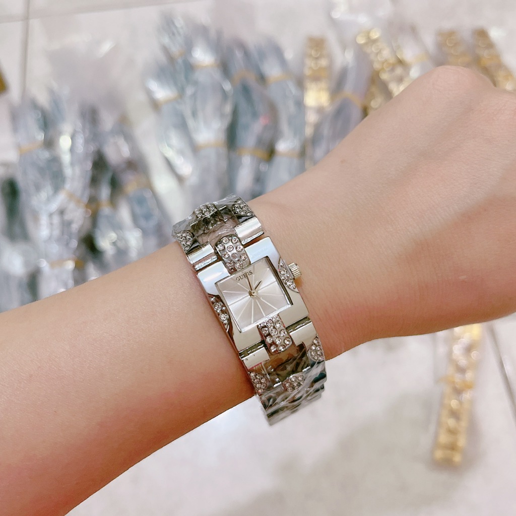 Đồng Hồ Nữ Guess Lắc tay mặt vuông size :19mm, mẫu hot thời trang , chống nước 3atm, bảo hành 6 tháng , dành cho nữ