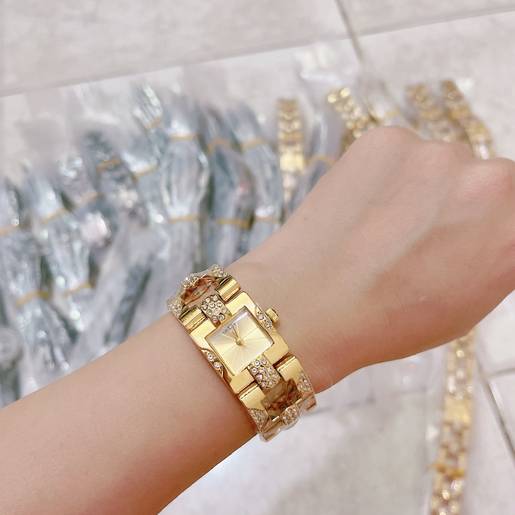 Đồng Hồ Nữ Guess Lắc tay mặt vuông size :19mm, mẫu hot thời trang , chống nước 3atm, bảo hành 6 tháng , dành cho nữ