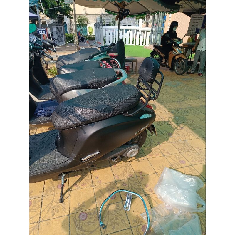 Baga tựa lưng có đệm xe điện VinFast evo200, evo200lite