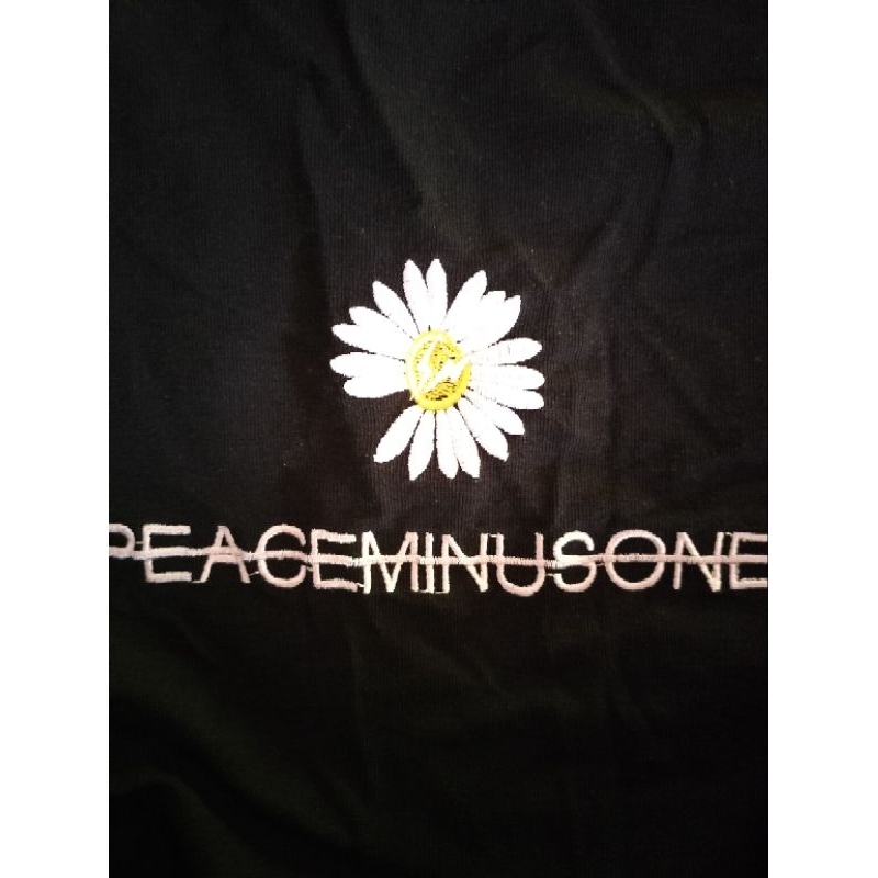 Áo phông thêu hoa cúc