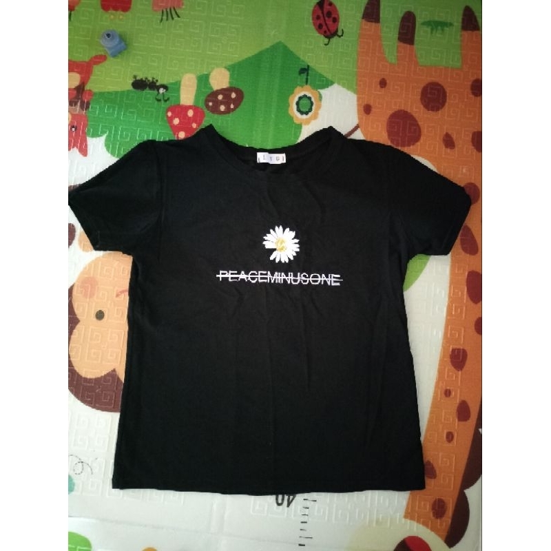 Áo phông thêu hoa cúc