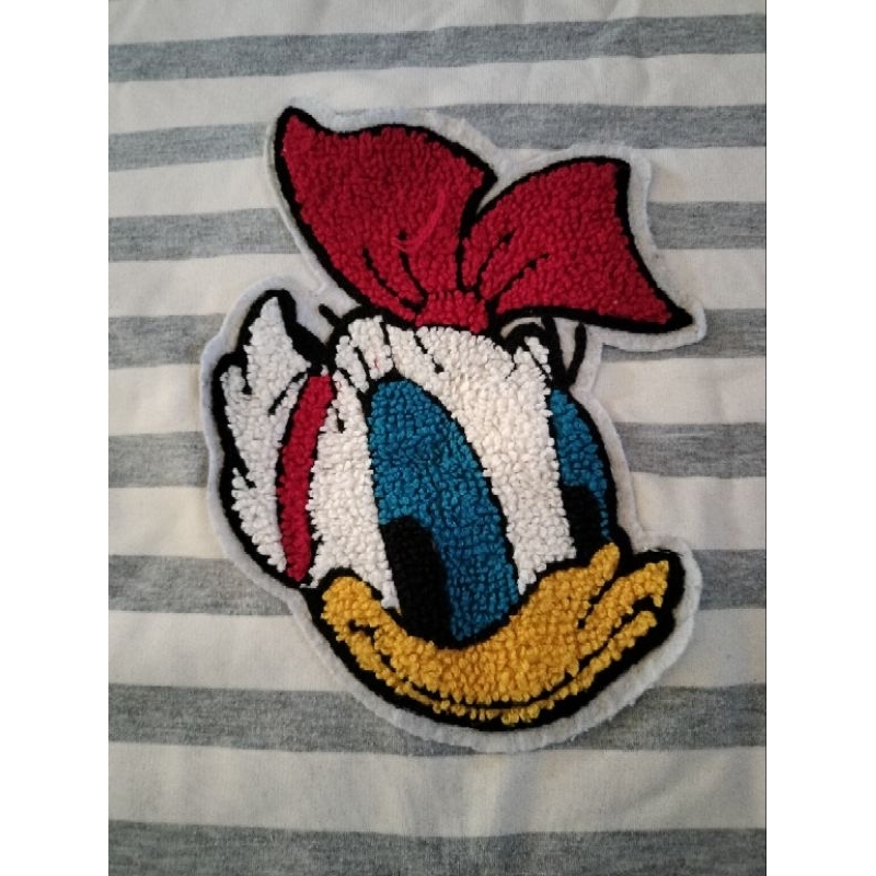 Áo phông kẻ thêu