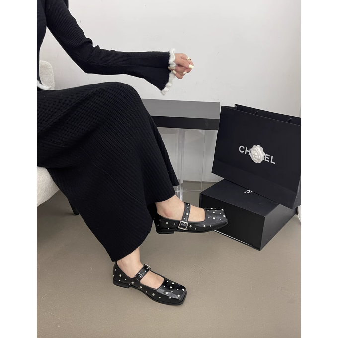 Giày búp bê Mary Jane đính đinh tán gót vuông thấp cho nữ mũi vuông cho nữ 2023