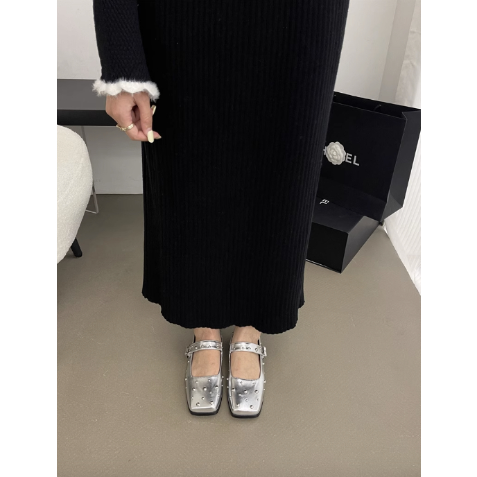 Giày búp bê Mary Jane đính đinh tán gót vuông thấp cho nữ mũi vuông cho nữ 2023