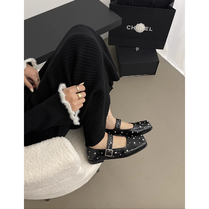 Giày búp bê Mary Jane đính đinh tán gót vuông thấp cho nữ mũi vuông cho nữ 2023