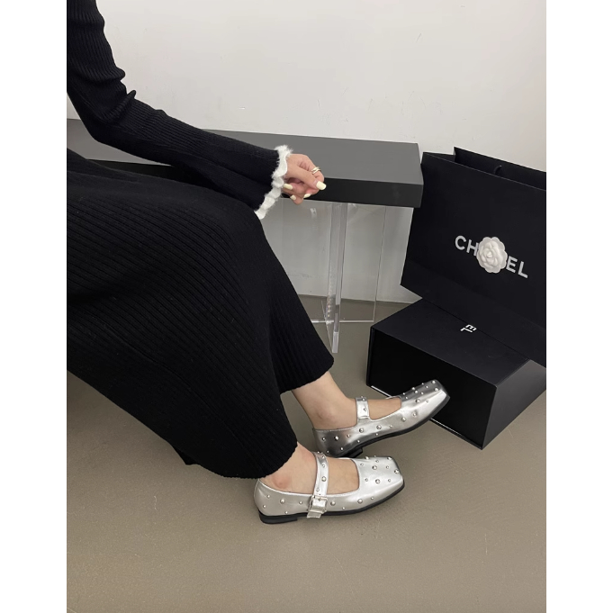 Giày búp bê Mary Jane đính đinh tán gót vuông thấp cho nữ mũi vuông cho nữ 2023