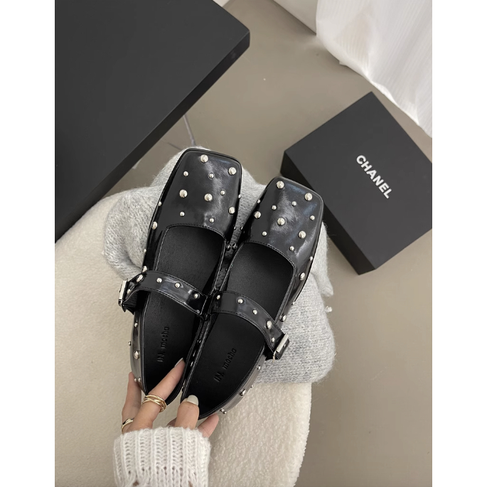 Giày búp bê Mary Jane đính đinh tán gót vuông thấp cho nữ mũi vuông cho nữ 2023