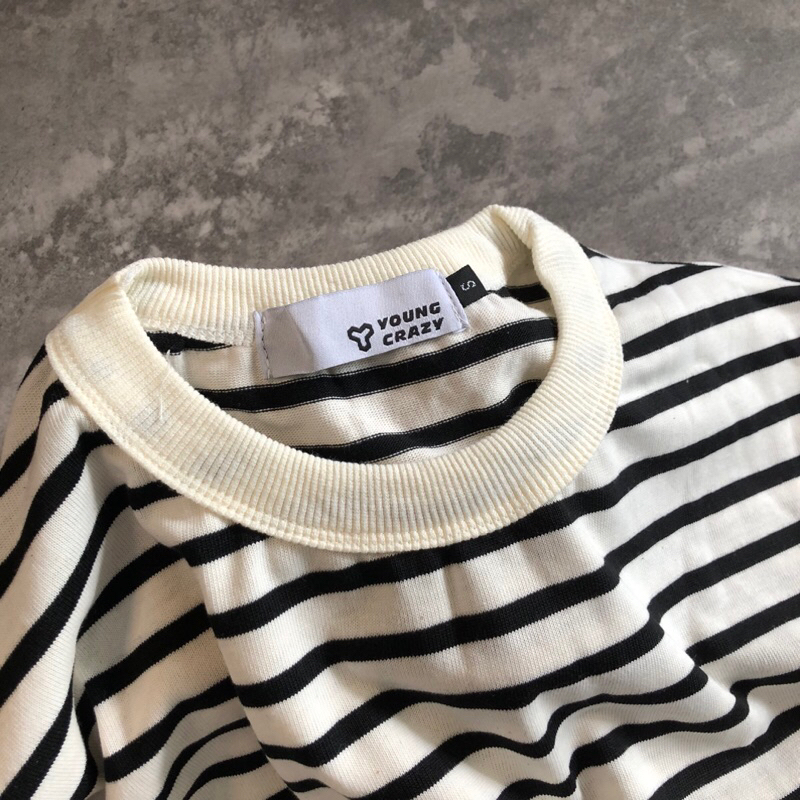 Áo thun dài tay kẻ ngang B3057 YC x BuiVintage, bo cổ ôm sát vải cotton cao cấp.