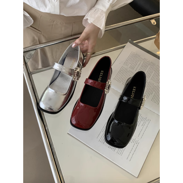 Giày búp bê gót bằng Mary Jane quai đính đá mũi vuông da trơn bóng nữ 2023