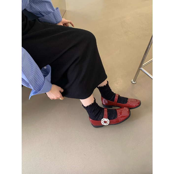 Giày búp bê gót bằng Mary Jane quai đính đá mũi vuông da trơn bóng nữ 2023