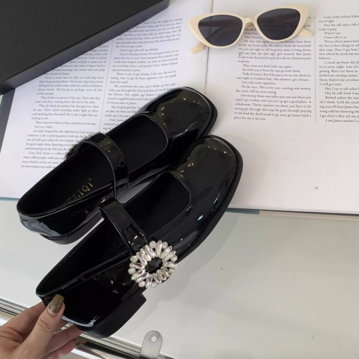 Giày búp bê gót bằng Mary Jane quai đính đá mũi vuông da trơn bóng nữ 2023