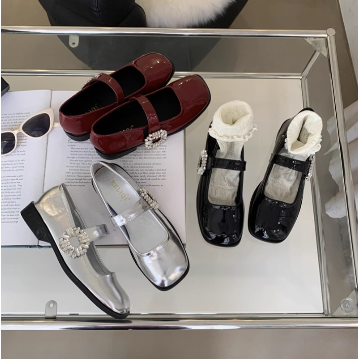 Giày búp bê gót bằng Mary Jane quai đính đá mũi vuông da trơn bóng nữ 2023