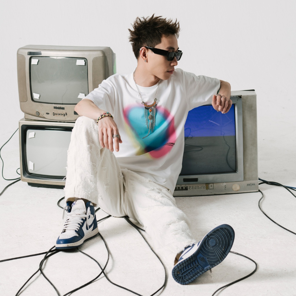 Áo Thun DirtyCoins Gradient Regular T-shirt - White