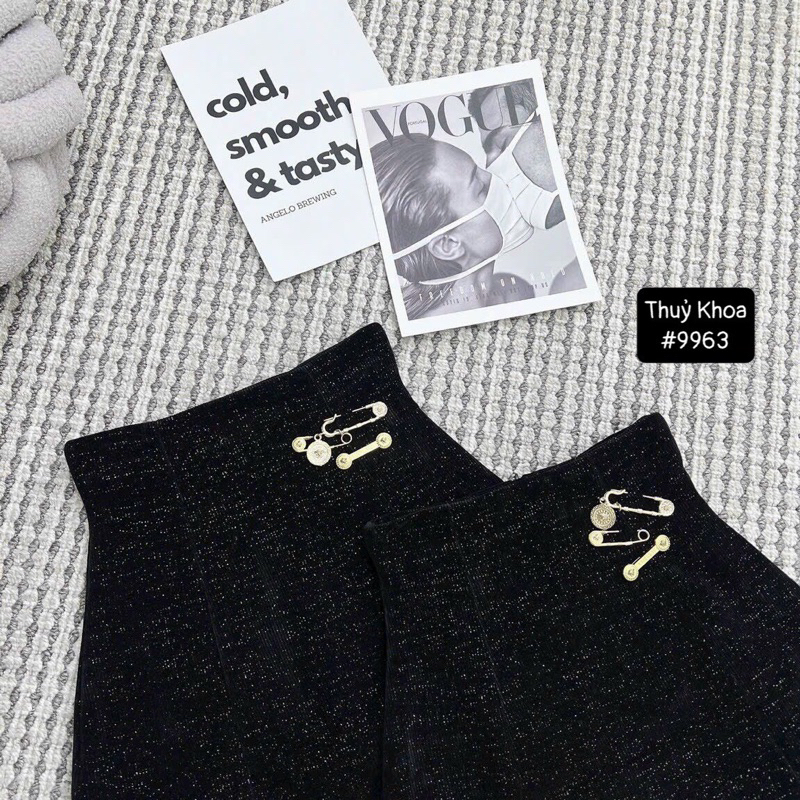 Chân váy nhung nhũ kèm ghim băng QC