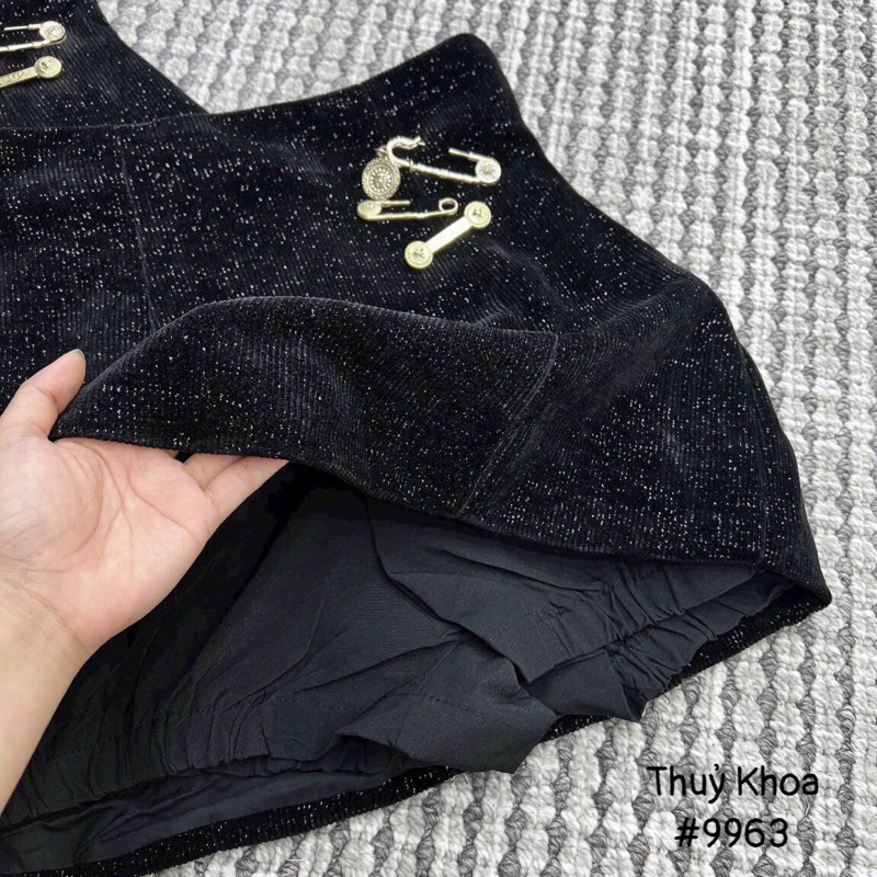 Chân váy nhung nhũ kèm ghim băng QC