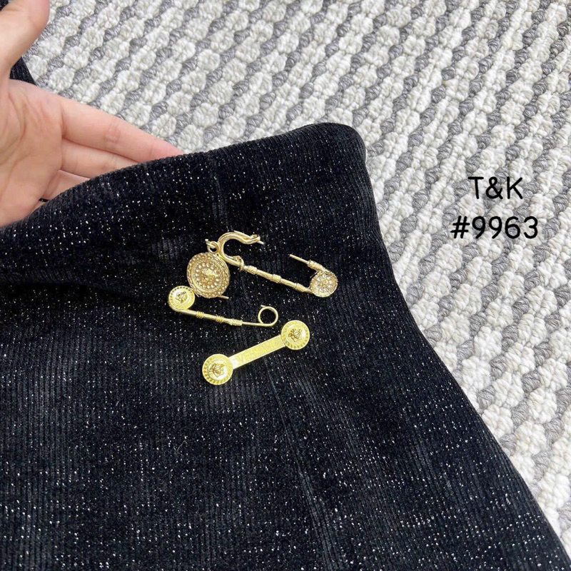 Chân váy nhung nhũ kèm ghim băng QC