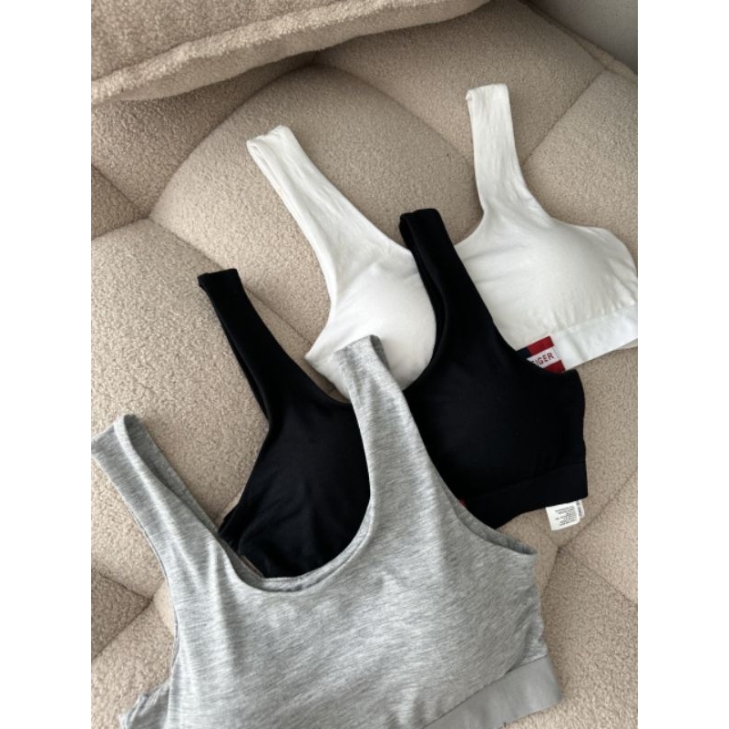 Set 2 áo bra tập Tommy. - dư xịn VNXK